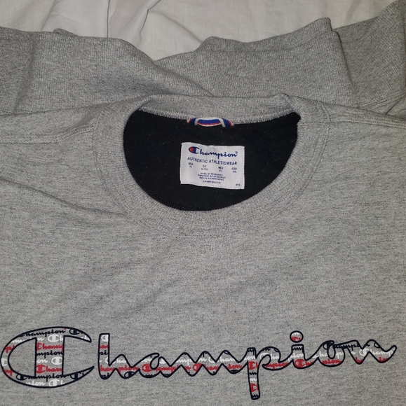 Mens Champion grey crewneck - Picture 4 of 4